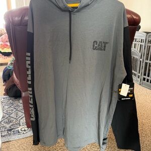 CAT Men's Long Sleeve Gray and Black Hoodie Tee